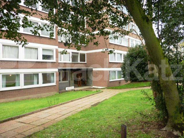 			NEW INSTRUCTION, 2 Bedroom, 1 bath, 1 reception Flat			 Mountview Road, CROUCH HILL-FINSBURY PARK